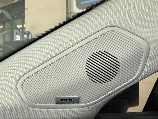 Renault CAPTUR 1.6 E-Tech Plug-in Hybrid 160 Initiale Paris Groot navi | Bose | Leder | 18" | Camera | Volledig Dealer onderhouden!