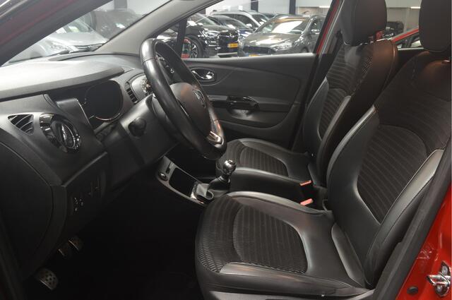Renault CAPTUR 0.9 TCe Dynamique // 116.000 km // CLIMA // CRUISE // PDC // TREKHAAK // NAVI // *** ZATERDAG 25-10 GESLOTEN ***