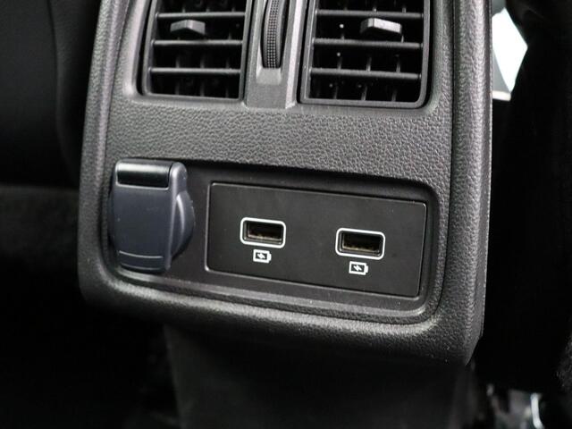 Renault CAPTUR 1.3 TCe 140 Intens | 1500kg geremd | Stoel- en stuurwielverwarming | Lane assist | Adaptieve cruise control |