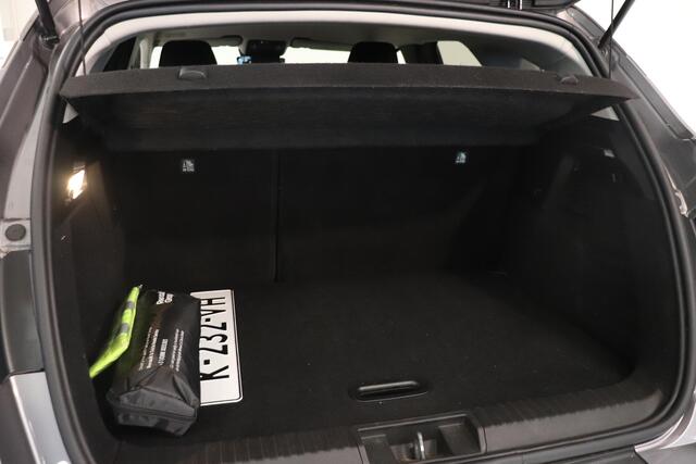 Renault CAPTUR 1.3 TCe 140 Initiale Paris | Lederen bekleding | 360° Camera | BOSE premium | LED koplampen | AppleCarplay AndroidAuto | Trekhaak |