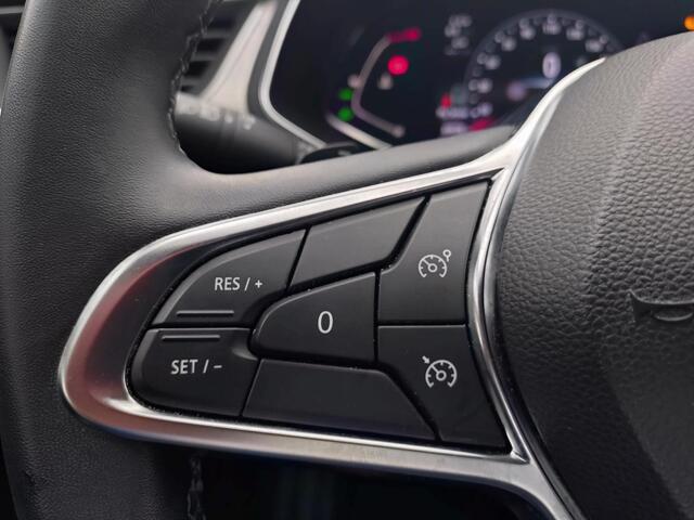 Renault CAPTUR 1.3 TCe 140 Intens AUTOMAAT / TREKHAAK / NAVIGATIE incl. APPLE & ANDROID CARPLAY / CLIMATE CONTROL / PARKEERSENSOREN EN CAMERA