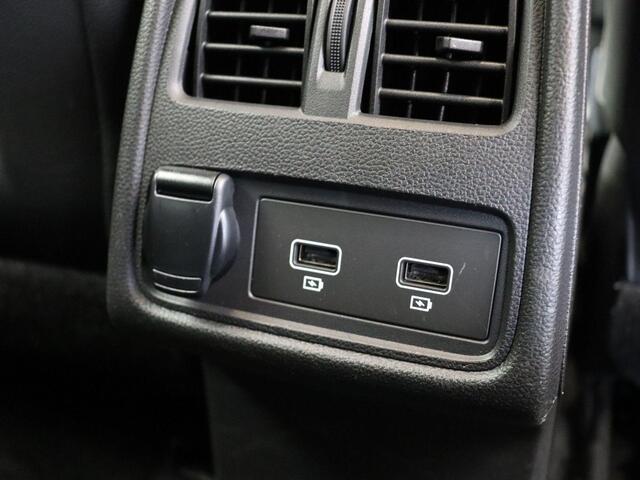 Renault CAPTUR TCe 140 Intens |Trekhaak| Stoelverwarming| Navigatie|