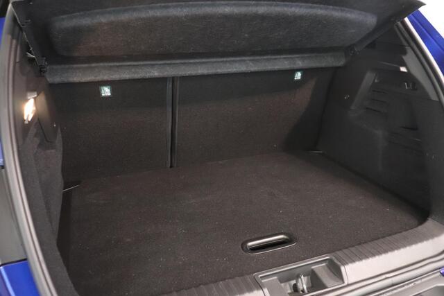 Renault CAPTUR 1.6 E-Tech full hybrid 145 E-Tech engineered | BOSE audio | Camera | Adaptieve cruise control | Stoelverwarming | LED koplampen | Smartphone intergratie |