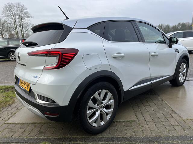 Renault CAPTUR 1.6 E-Tech Hybrid 145 PK Intens / Apple Carplay - Android Auto / Camera / PDC V+A / Keyless / 17'' LMV /