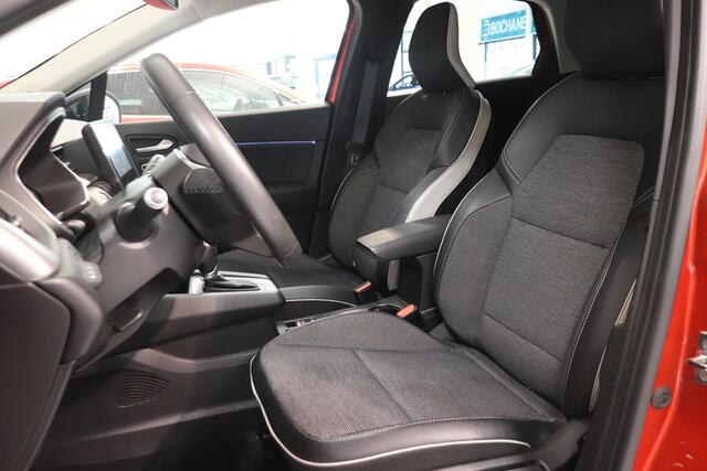 Renault CAPTUR 1.6 E-Tech Hybrid 145 Intens | Camera | Navigatie | Climate control | Cruise control | 18" Lichtmetaal | LED koplampen |