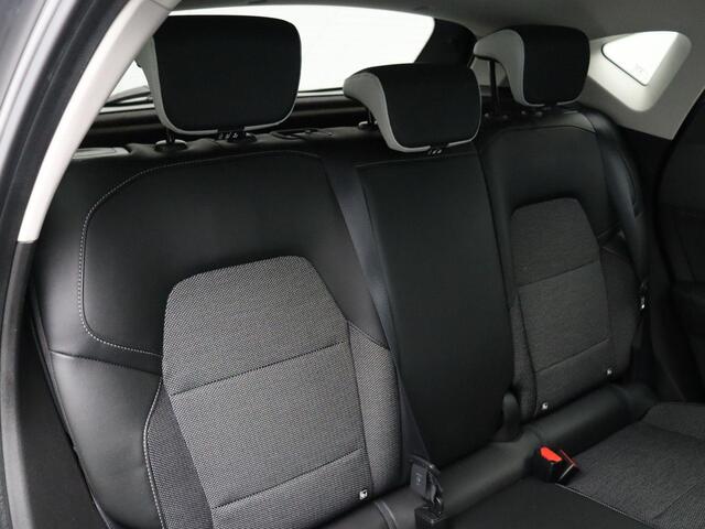 Renault CAPTUR TCe 100pk Intens | Parkeersensoren voor en achter | Elektronische klimaatregeling | Cruise control | Lichtmetalen velgen | Navigatie |