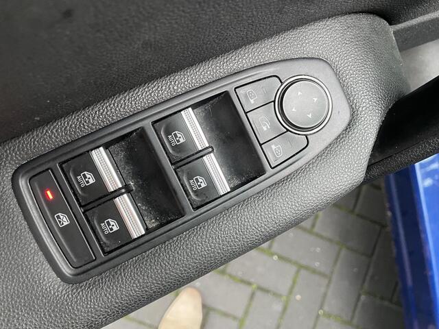 Renault CAPTUR 1.3 TCe 140 Intens / automaat / achteruitrijcamera/ parkeersensoren/ cruise control / climate control