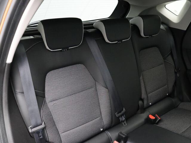 Renault CAPTUR TCe 130pk Intens | Climate control | Achteruitrijcamera | Adaptieve cruise control | Stuur verwarming | Dodehoek detectie |