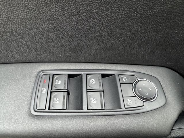 Renault CAPTUR 1.0 TCe 100 Zen / Navigatie / Cruise control / Trekhaak (1200kg) / Dealer onderhouden / Elektrische ramen voor en achter / Parkeersensoren voor en achter / achteruitrij camera