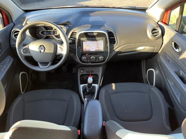 Renault CAPTUR 0.9 TCe / Trekhaak / Parkeersenoren. Achter / Keyless / Airco / Armsteun / LMV /