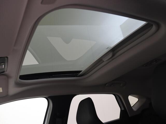 Renault CAPTUR 1.3 TCe 130 Initiale Paris | Camera | Trekhaak | Panoramadak