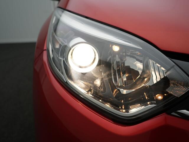 Renault CAPTUR TCe 120 EDC Xmod - RIJKLAARPRIJS - Automaat - All Seasonbanden - Achteruitrijcamera - Cruise Control - Stoelverwarming - Trekhaak