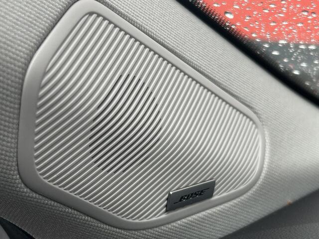 Renault CAPTUR 1.6 E-Tech Plug-in Hybrid 160 Initiale Paris / Lederen Bekleding / Achteruitrijcamera / Stoel & Stuurverwarming / Trekhaak / Apple Carplay & Android Auto / Cruise Control / Climate Control / Parkeersensoren /