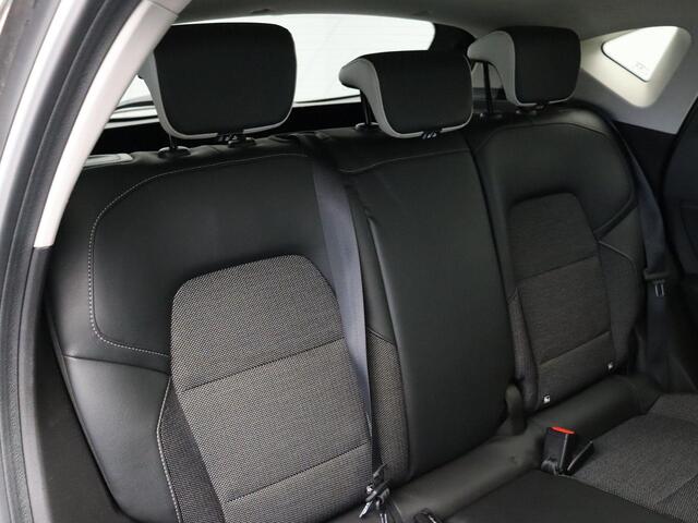 Renault CAPTUR TCe 100pk Intens | Dealer onderhouden | Trekhaak | Parkeersensoren achter | Climate control |