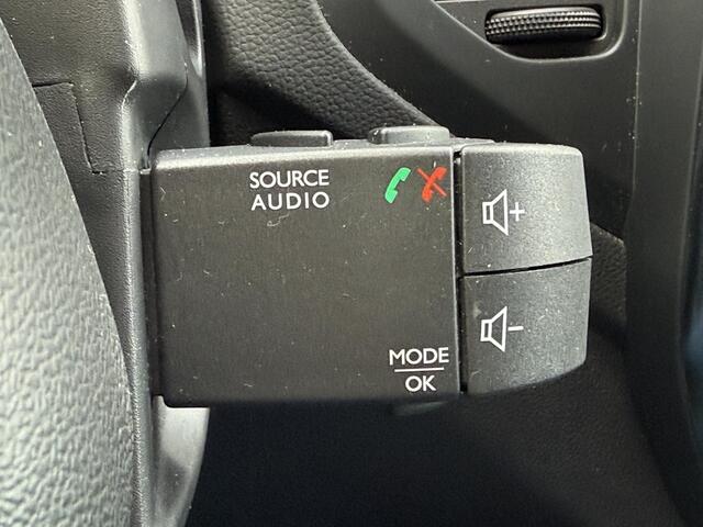 Renault CAPTUR 1.3 TCe Intens / Trekhaak / Navigatie / Camera / Cruise Control / Climate Control