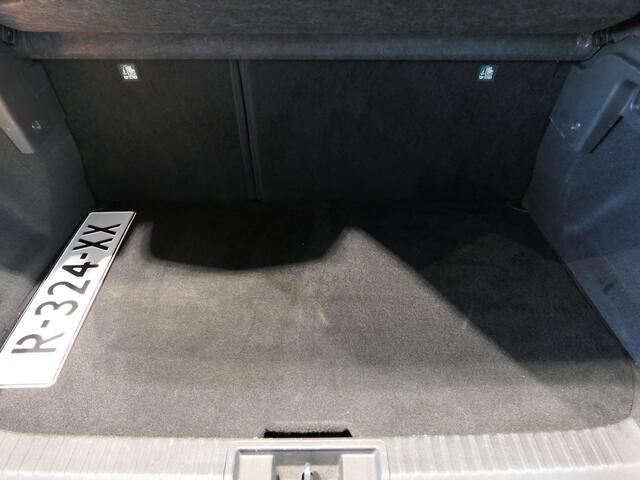 Renault CAPTUR 1.6 E-Tech Plug-in Hybrid 160 Intens - Occasion Lease vanaf ¤494 p/m - Navi - Sensor achter - 17" LMV