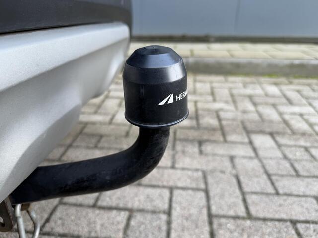 Renault CAPTUR 0.9 TCe Intens Trekhaak / Cruise Control / All Season Banden / Achteruitrijcamera / Navigatie / Bluetooth/ NAP Logisch