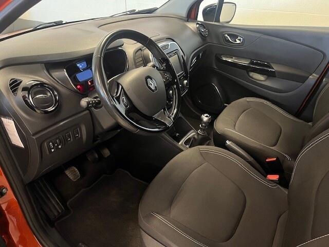 Renault CAPTUR 1.2 TCe Limited ( sensoren / navigatie / trekhaak )