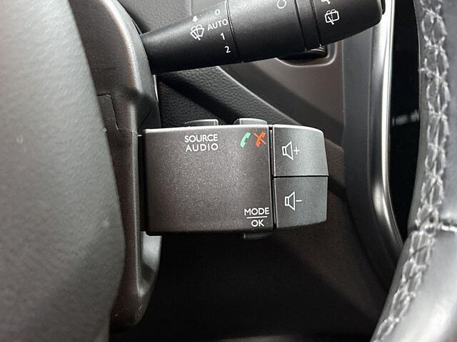 Renault CAPTUR 0.9 TCe 90pk Intens | Climate Control | Apple & Android Carplay | Navigatie | Parkeersensoren Voor + Achter incl. Camera | Cruise Control | Keyless Entry & Entry | Privacy Glass | Parkeer Assistent |