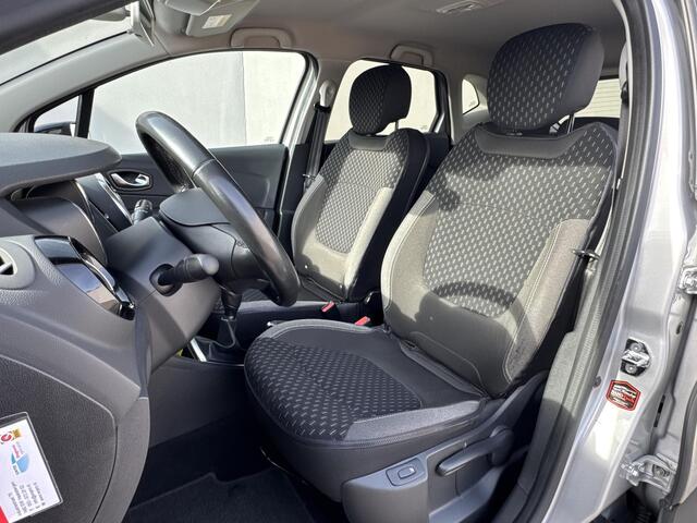 Renault CAPTUR TCe 90 Intens / Navigatie / Trekhaak / Climate Control / Hill hold functie / Parkeersensor achter / Voorstoelen verwarmbaar / Stuurwiel multifunctioneel