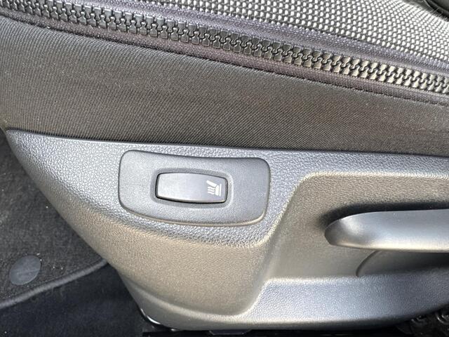 Renault CAPTUR TCe 90 Intens / Navigatie / Trekhaak / Climate Control / Hill hold functie / Parkeersensor achter / Voorstoelen verwarmbaar / Stuurwiel multifunctioneel