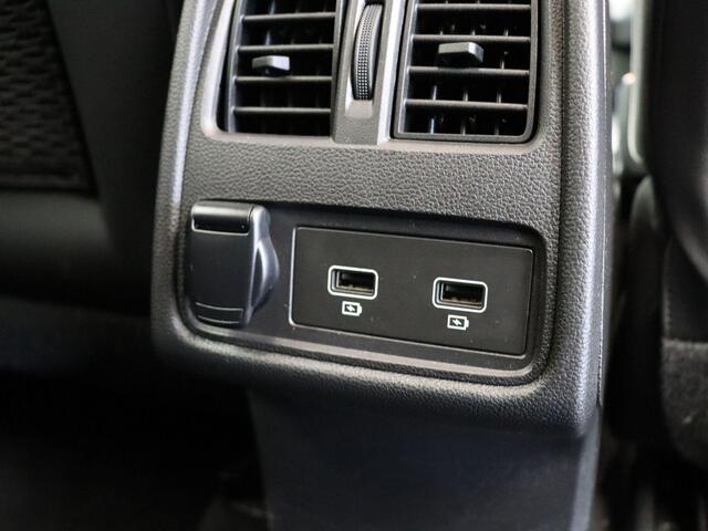 Renault CAPTUR TCe 100pk Intens | Climate Control | Keyless entry en start | Parkeersensoren achter | Lichtmetalen velgen | Apple Carplay & Android Auto |