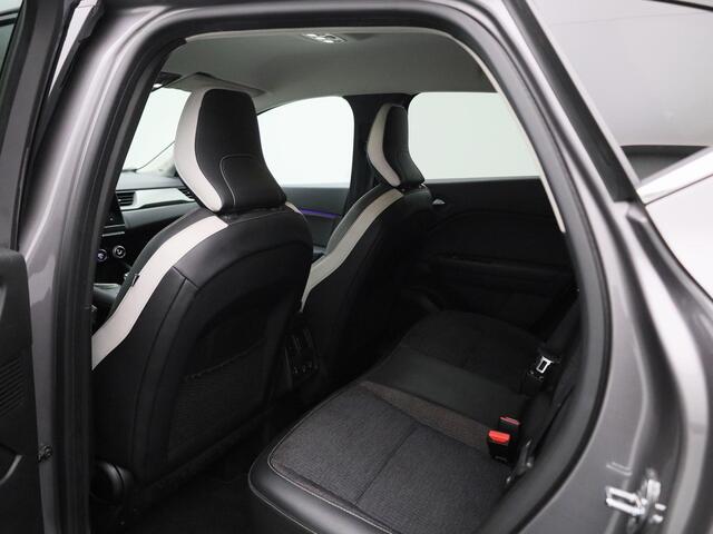 Renault CAPTUR 1.3 TCe 140 Intens | Climate Control / ECC, Licht metalen velgen 18 inch | Trekhaak | Cruise control | Navigatie | Half lederen bekleding zwart | Park Distance Control voor en achter, Achteruitrijcamera | Dakrailing |