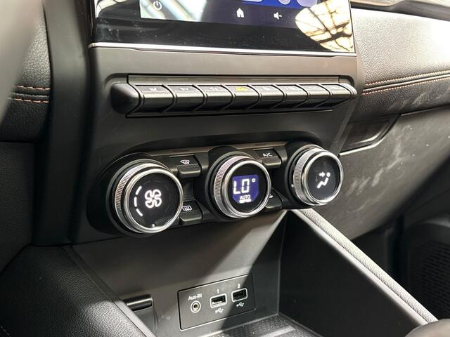 Renault CAPTUR 1.6 E-Tech plug-in hybrid 160 iconic 160Pk Automaat (SCHUIFDAK, VIRTUAL COCKPIT, APPLE CARPLAY, GROOT NAVI, LEDER, 360 CAMERA, STOELVERWARMING, ADAPTIVE CRUISE, GETINT GLAS, NIEUWSTAAT)