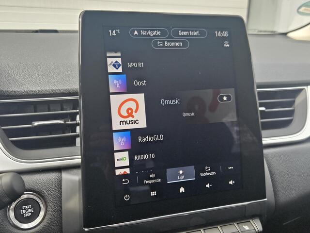 Renault CAPTUR 1.6 E-Tech Hybrid 145 Intens / Stoelverwarming / Afneembare Trekhaak / Achteruitrijcamera / Apple Carplay & Android Auto / Dealer Onderhouden / 1e Eigenaar / Climate Control / Navigatie /