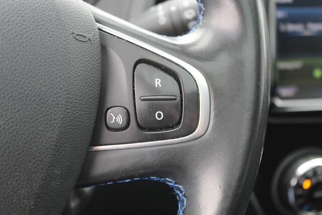 Renault CAPTUR 1.3 TCe Intens Panoramadak/Automaat/Trekhaak/Achteruitrijcamera/Cruise control/Navigatie/Bluetooth