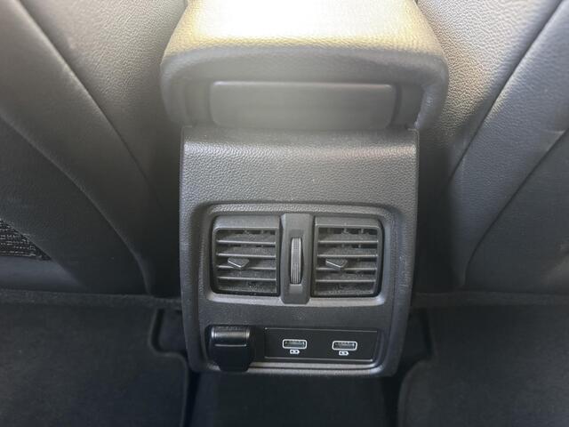 Renault CAPTUR 1.6 E-Tech Plug-in Hybrid 160 Intens | Trekhaak | Achteruitrijcamera | Apple CarPlay / Android Auto | Navigatie |