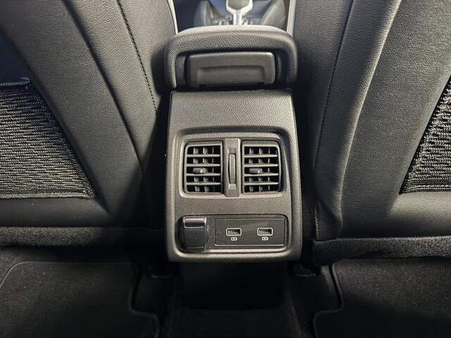 Renault CAPTUR 1.3 TCe 130 Intens | Trekhaak | Achteruitrijcamera | Stoelverwarming | Navigatie |