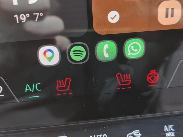 Renault CAPTUR 1.3 mild hybrid 160 techno / Fabrieksgarantie tot 04-2027 / Navigatie via Apple Carplay of Android Auto / Stuur- & Stoel verwarming / Achteruitrijcamera / Adaptief cruise control / Trekgewicht 1200 kg / Keyless Entry/Start / Climate control /