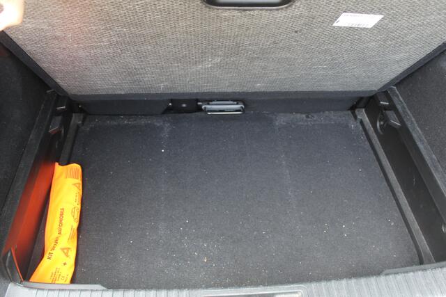 Renault CAPTUR 1.3 TCe 140 Intens PDC voor en achter l Applecarplay/ Android auto l Parkeer camera l Lane assist