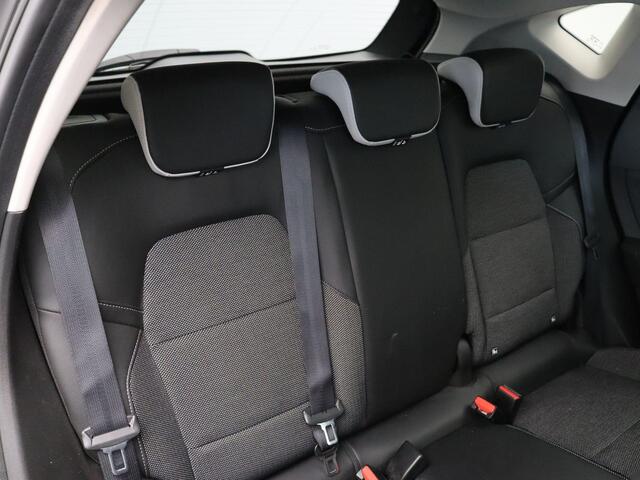 Renault CAPTUR TCe 100pk Intens | Schuif kantel dak | Bose audio | Navigatie | Parkeer camera | 1e Eigenaar |