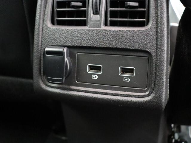 Renault CAPTUR 160pk E-Tech Plug-in Intens | Dealer Onderhouden | 1e Eigenaar! | Trekhaak | 85% accu score | Digitale Cockpit |