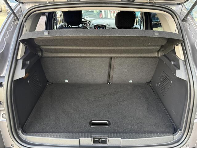 Renault CAPTUR 0.9 TCe Intens | Trekhaak | Navigatie | All-Season banden | Climate Control |