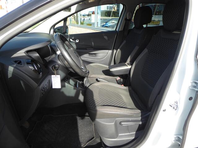 Renault CAPTUR TCe 90PK Intens NAVI, TREKH, CLIMA, CRUISE, PDC V+A