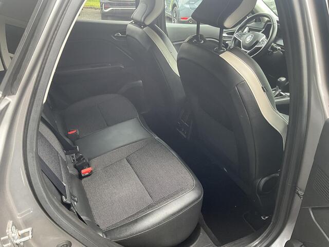 Renault CAPTUR 1.3 TCe 140 Intens Camera | Bose