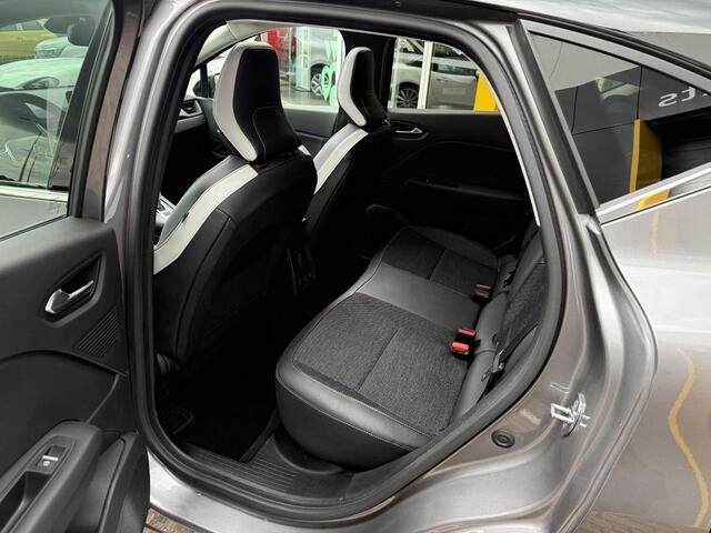 Renault CAPTUR 1.6 E-Tech Plug-in Hybrid 160 Intens | elektrisch glazen schuif-/kanteldak | 360 graden camera | Stoelverwarming | Park assist | Navigatie |