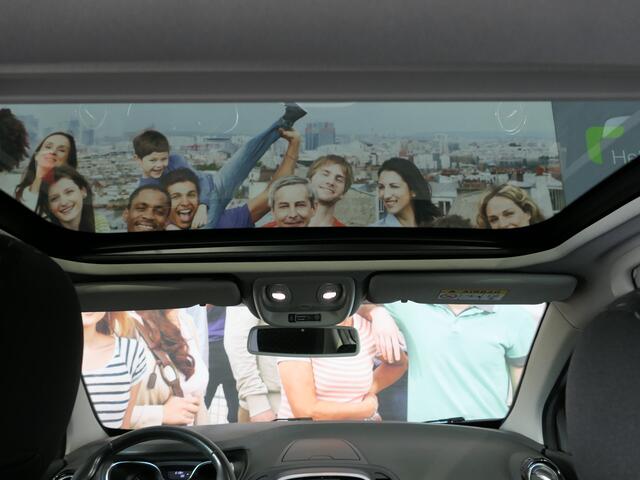 Renault CAPTUR 1.3 TCe Intens - Panoramadak! - Parkeerassistent - Camera - Sensor v+a
