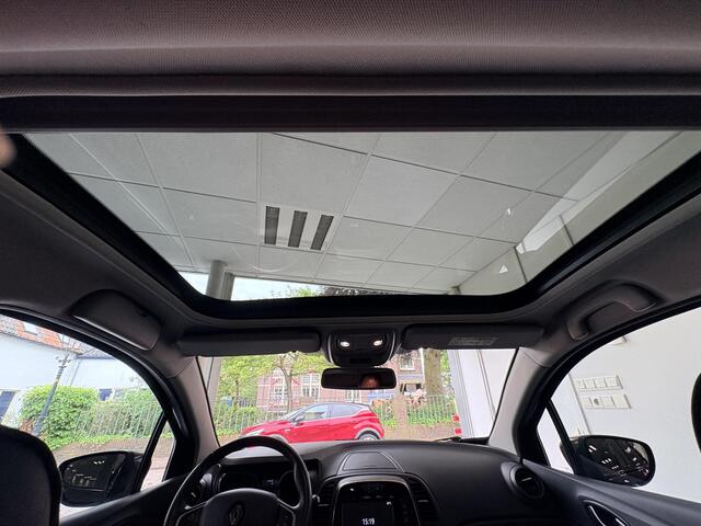 Renault CAPTUR TCe 120 EDC Edition One | Automaat | Glazendak | Lage kilometerstand | Trekhaak | Parkeersensoren voor + achter | Camera achter |