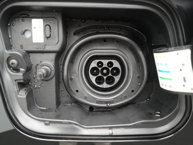 Renault CAPTUR 1.6 E-Tech Plug-in Hybrid 160 Initiale Paris - RIJKLAARPRIJS - LAGE KILOMETERSTAND! - Rondomzichtcamera - Elektrisch Glazen Schuif-/Kanteldak