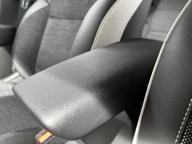 Renault CAPTUR 1.3 TCe 140 Intens | Trekhaak | Camera 360 |