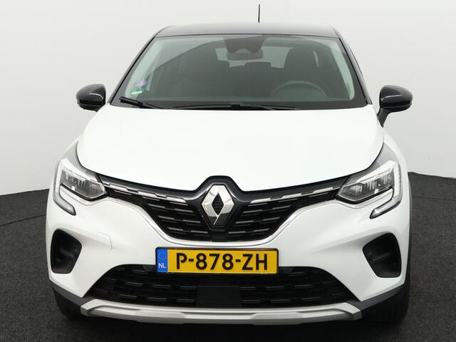Renault CAPTUR 1.0 TCe 90 Zen Trekhaak, Airco, Apple Carplay/Android Auto, Cruise control, Achteruitrijcamera,keyless entry/start, Rijstrooksensor met correctie De Renault Captur 1.0 TCe 90 Zen is een ruime en comfortabele SUV met een moderne en luxe uitstraling. Dankzi
