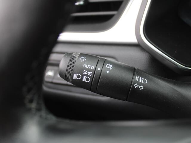 Renault CAPTUR 1.6 E-Tech Hybrid 145 Intens | Trekhaak | Stuurverwarming | Camera | Dodehoek detectie | Cruise adapt. | Telefoonlader | 17" LM | LED | Clima |