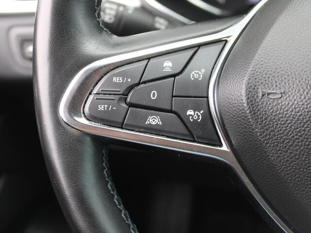 Renault CAPTUR 1.6 E-Tech Hybrid 145 Intens | Trekhaak | Stuurverwarming | Camera | Dodehoek detectie | Cruise adapt. | Telefoonlader | 17" LM | LED | Clima |
