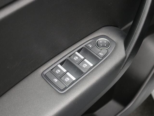 Renault CAPTUR 1.3 mild hybrid 160 esprit Alpine / Navigatie via Apple Carplay of Android Auto / Trekgewicht 1200 kg / Stoelverwarming / Achteruitrijcamera / Cruise control / Climate control /