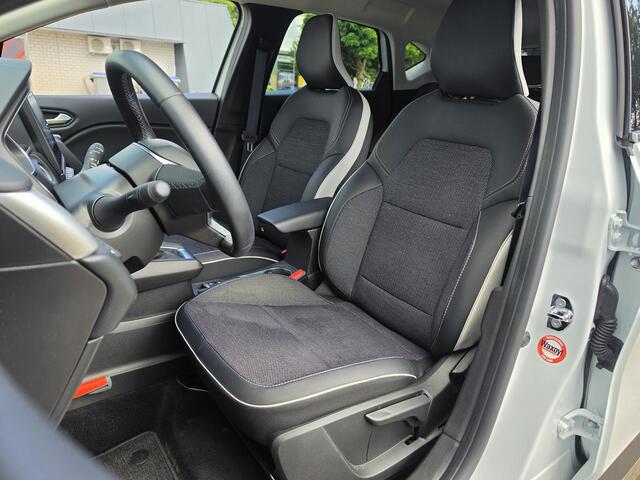 Renault CAPTUR 1.0 Intens / 1e Eigenaar / All Season Banden / Apple Carplay & Android Auto / Achteruitrijcamera / Dealer Onderhouden / Climate Control / Parkeersensoren /