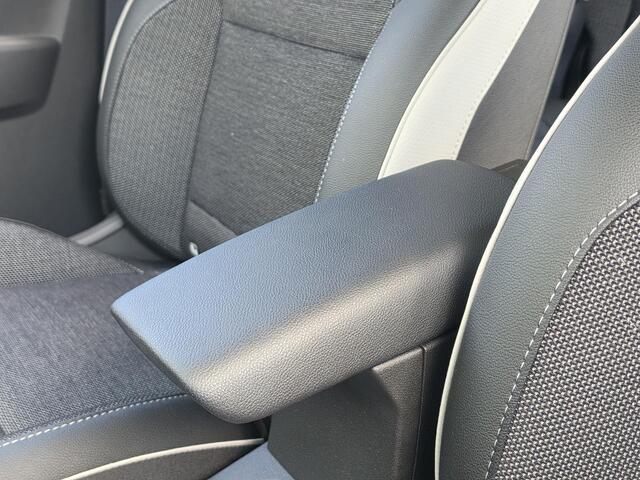 Renault CAPTUR 1.0 Intens / 1e Eigenaar / All Season Banden / Apple Carplay & Android Auto / Achteruitrijcamera / Dealer Onderhouden / Climate Control / Parkeersensoren /